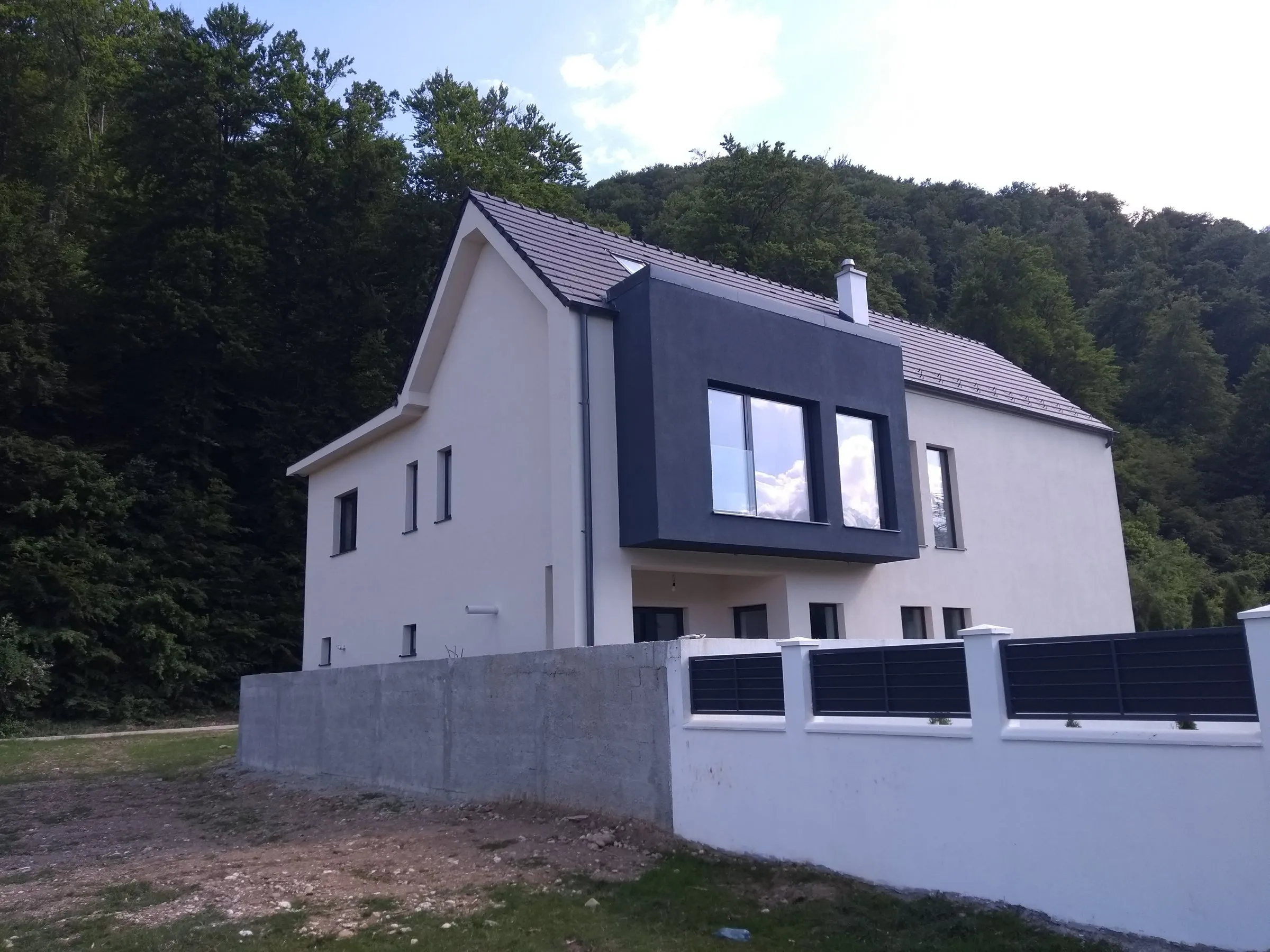 Casa de lângă pădure, fotografia 3