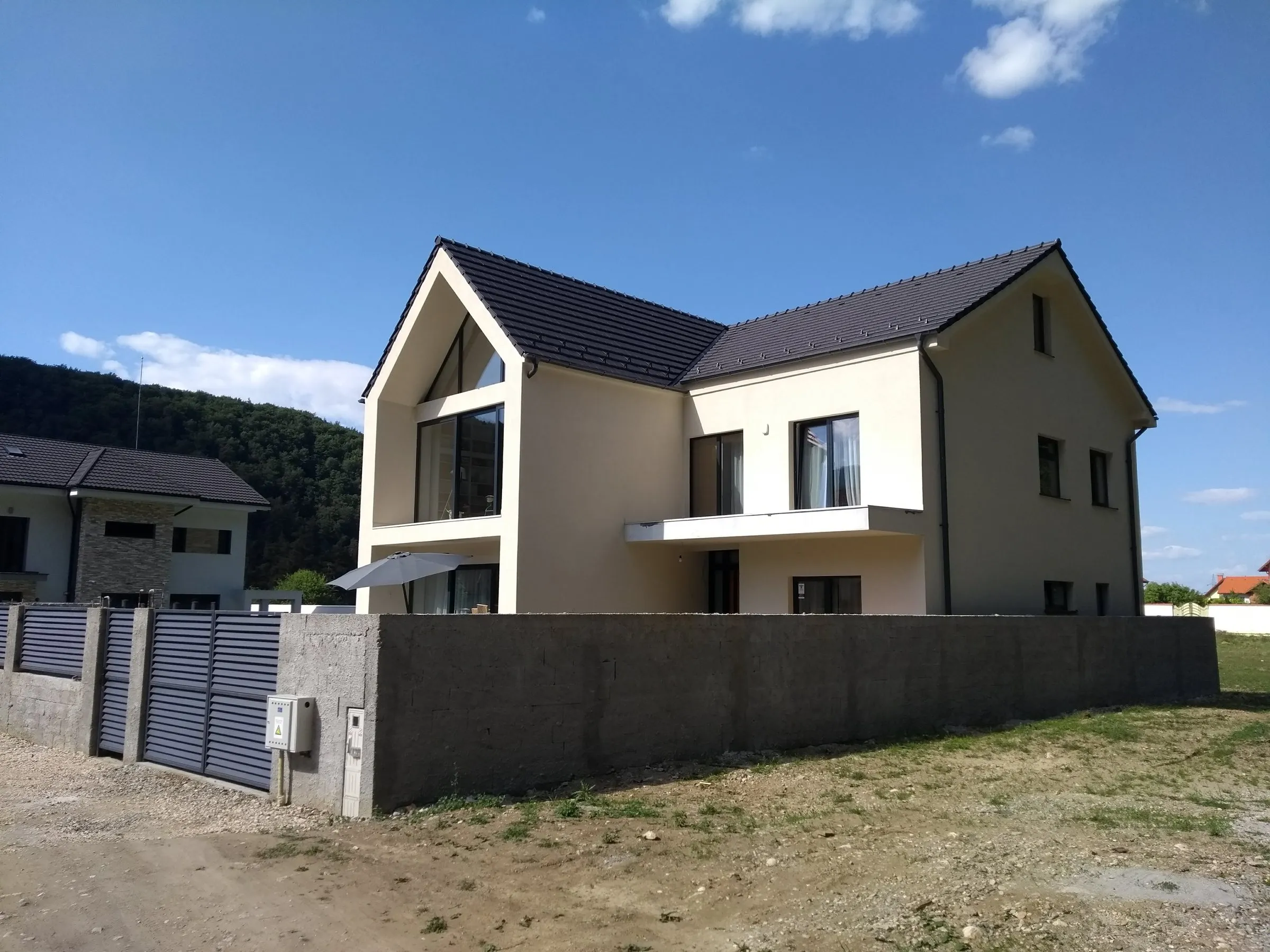 Casa de lângă pădure, fotografia 4